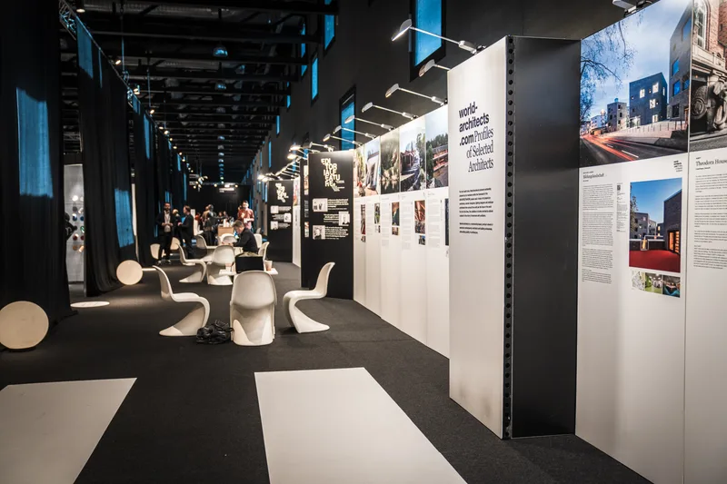 Allée d'exposants du salon